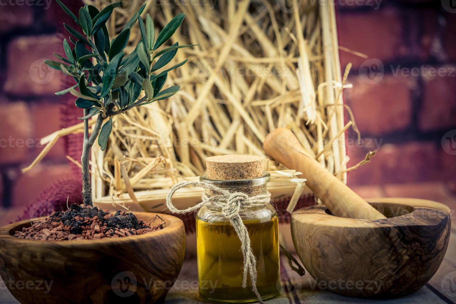 aceite de oliva virgen extra prensado en frio foto