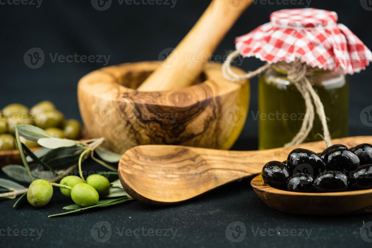 aceite de oliva virgen extra prensado en frio foto