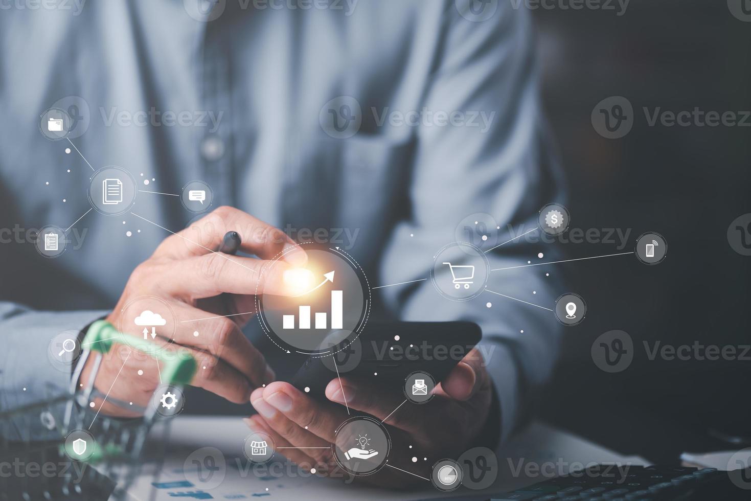 Entrepreneur Analyzes Sales Data, Profit Assessment Concept and Online Sales,business planning and strategy,order management via internet channels,Optimize business process workflow,Selling online photo