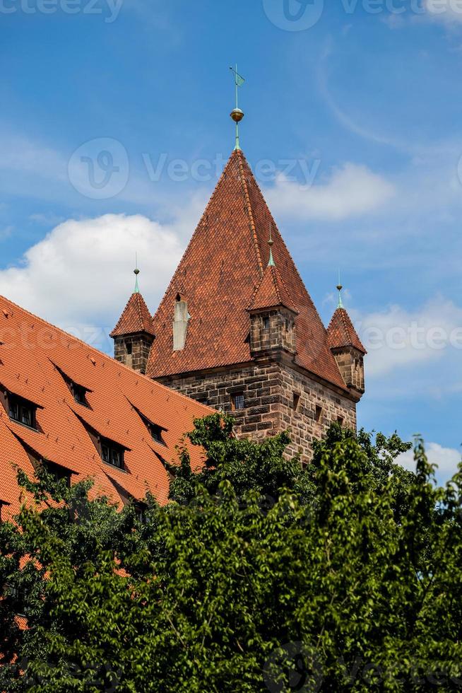torre de luginsland en el castillo de nuremberg en alemania foto
