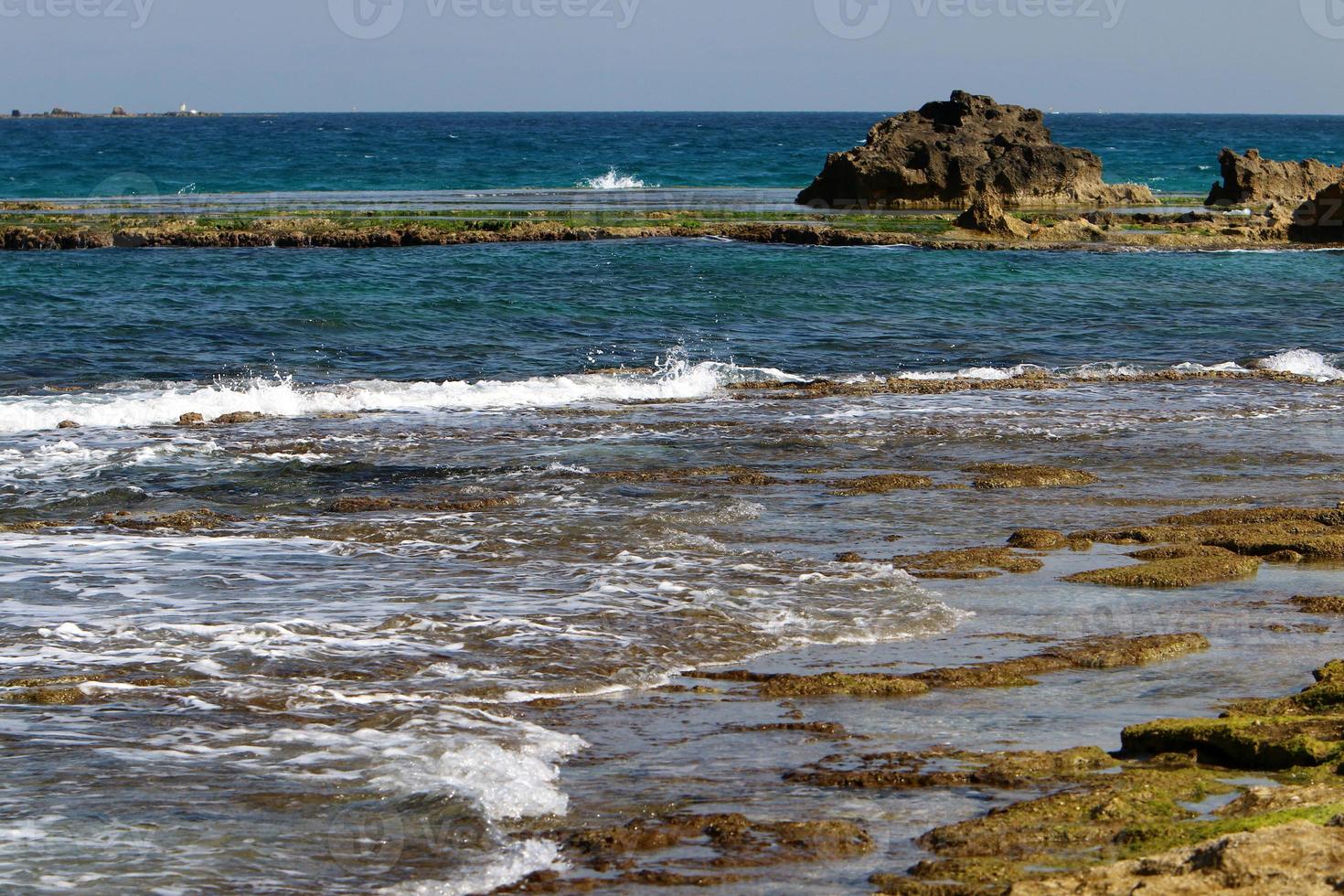 costa del mar mediterráneo en el norte de israel. foto