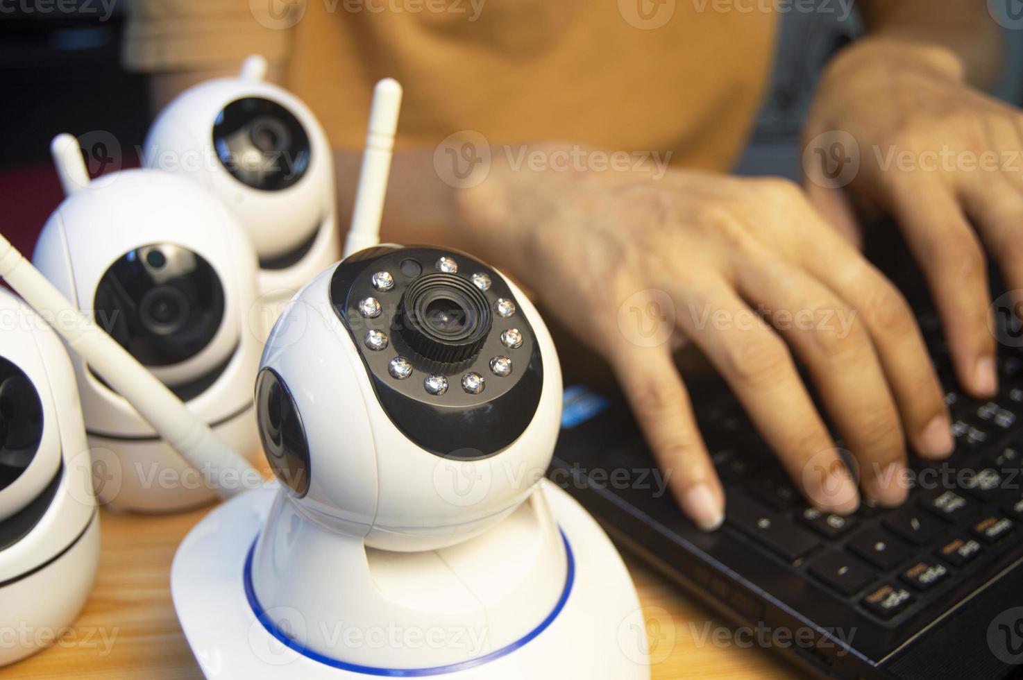 IP camera operator From the computer, set up the IP camera. photo