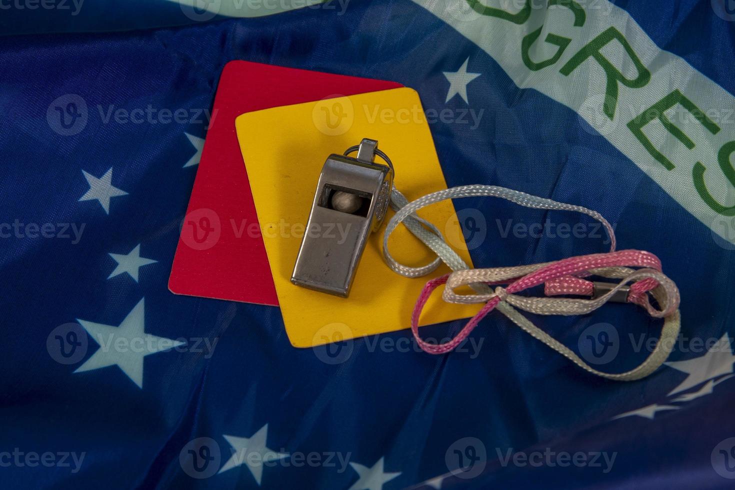 bandera de brasil en una ola como el viento y llenando el marco foto