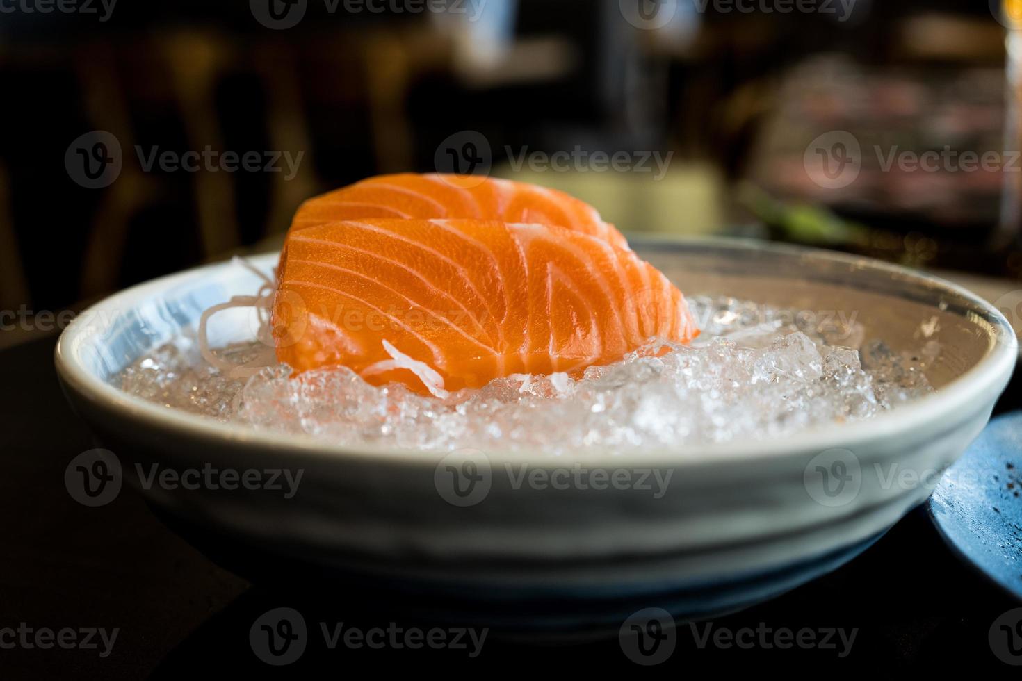 sashimi de salmón, menú de comida japonesa foto
