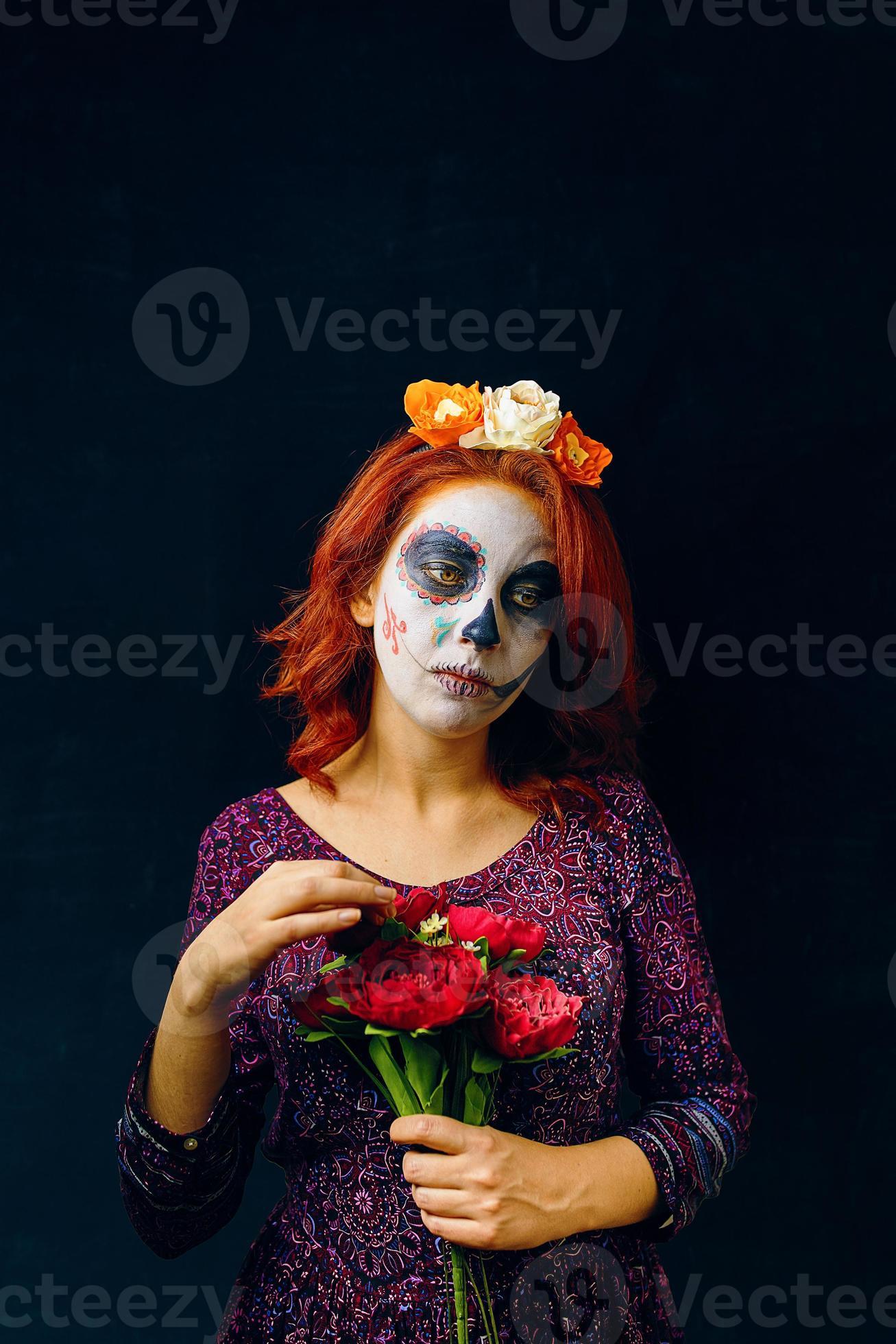 Young woman in day of the dead mask skull face art. 14947664 Stock