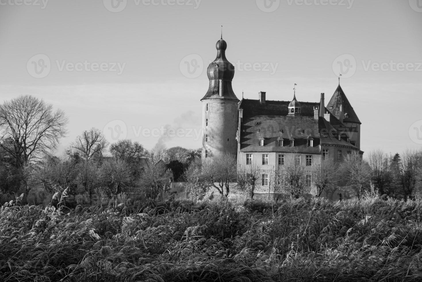 tiempo de otoño en un castillo alemán foto