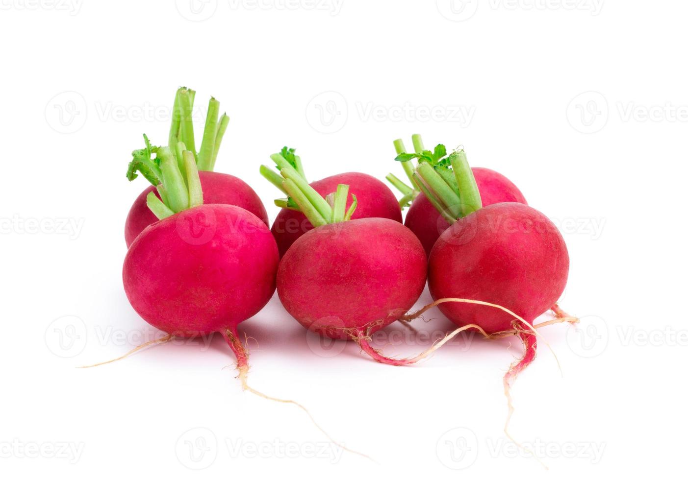 rábano rojo o morado, ensalada orgánica mezcla alimentos naturales saludables aislados en fondo blanco foto