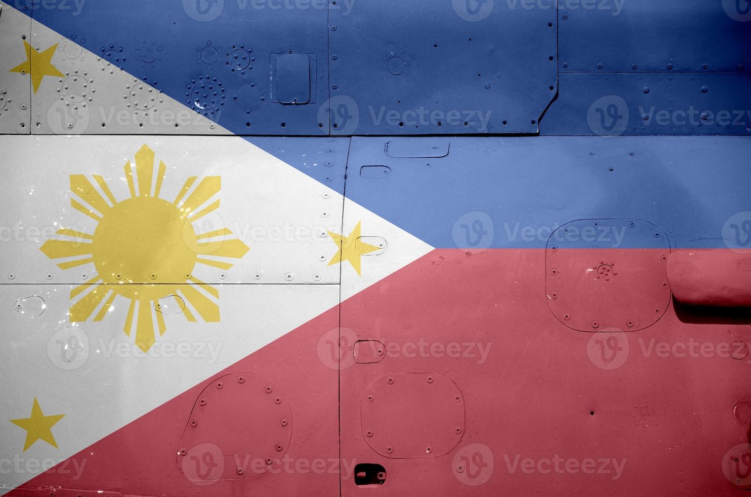 bandera de filipinas representada en la parte lateral del primer plano del helicóptero blindado militar. Antecedentes conceptuales de los aviones de las fuerzas armadas. foto