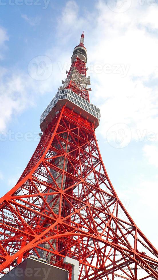 torre de tokio color rojo y blanco. foto