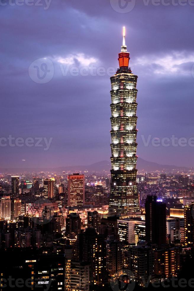 taipei, taiwán, 2019-taipei 101 es el edificio del centro comercial moderno y de negocios foto