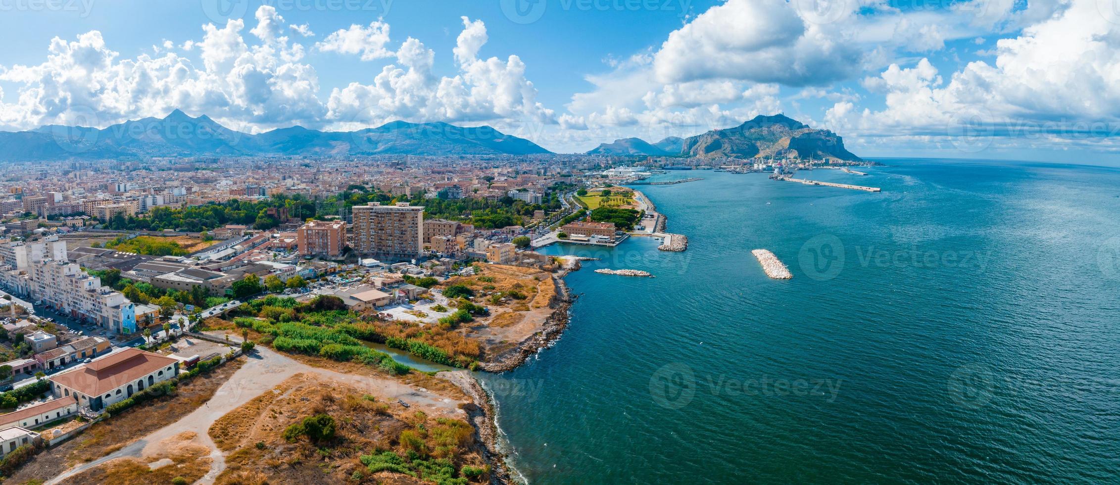 vista panorámica aérea de la ciudad de palermo en sicilia. foto