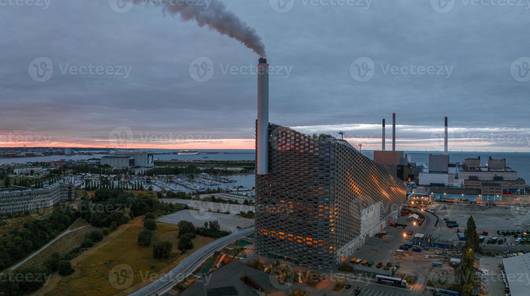 Heat and power waste-to-energy plant and a sports park in Copenhagen photo