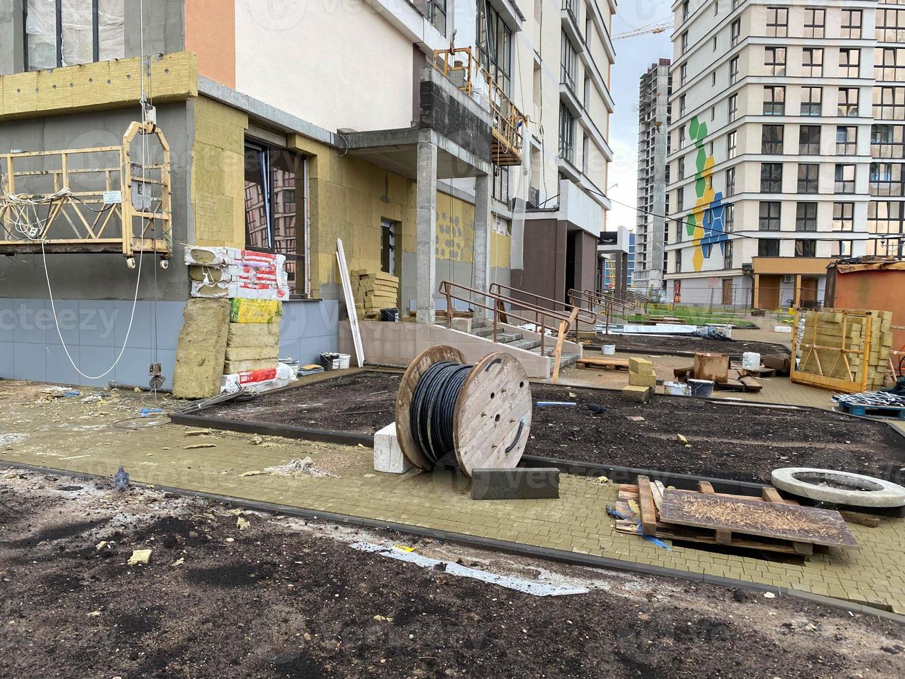 External finishing with mineral wool insulation in the cradle of the assembly of a new facade of a high building of a building made using monolithic-frame construction technology photo