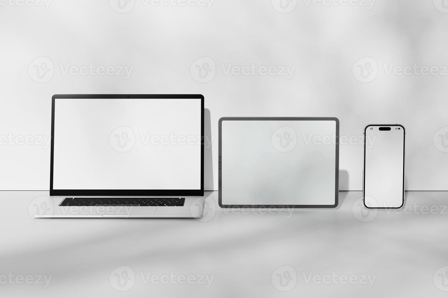 maqueta de múltiples dispositivos de pantalla en blanco foto
