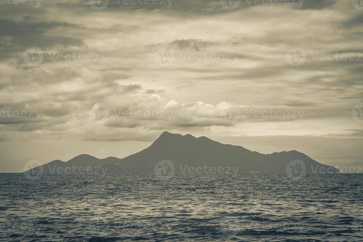 gran isla tropical ilha grande praia de palmas beach brasil. foto