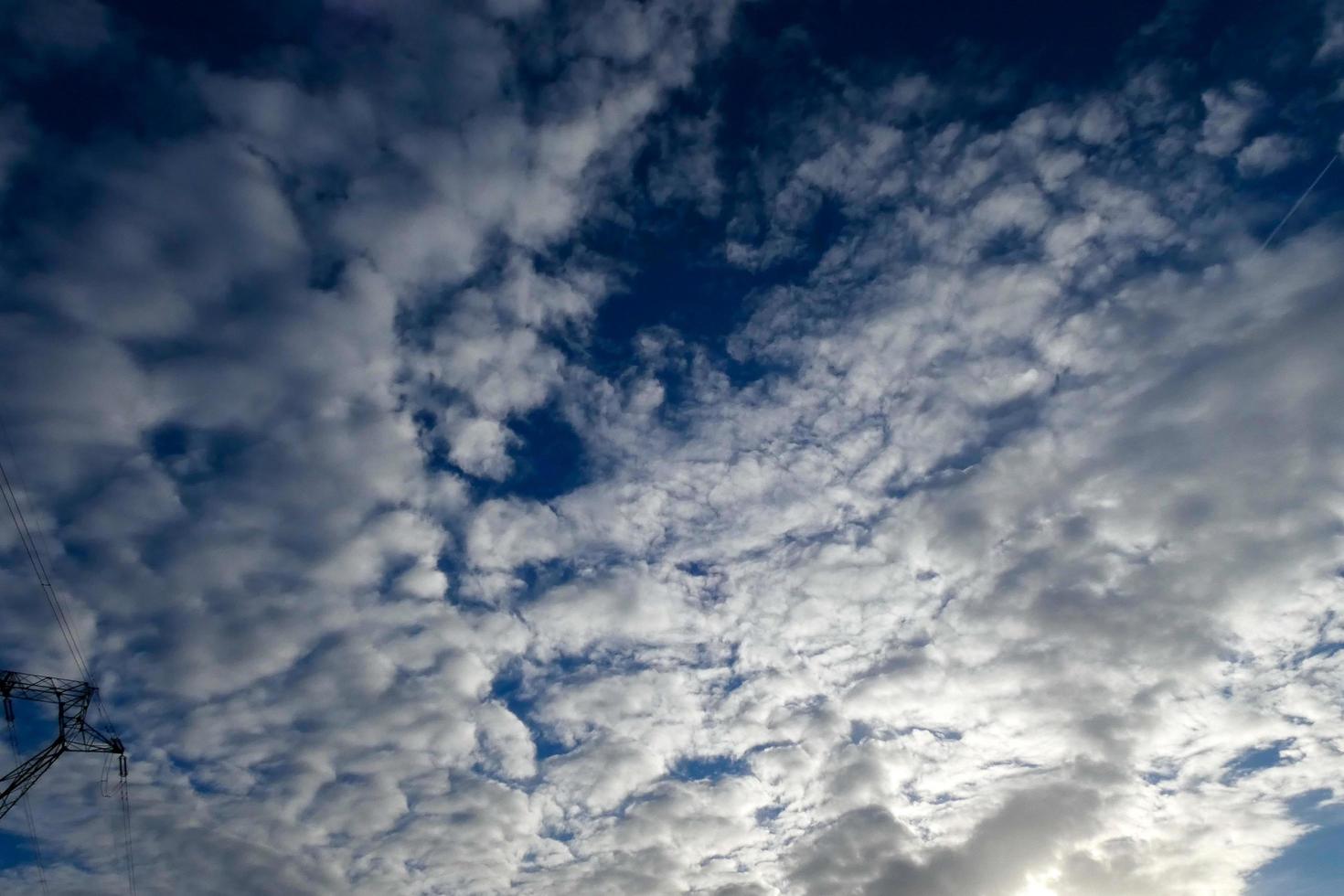 Scattered clouds in the sky indicating a change in weather. 15127111