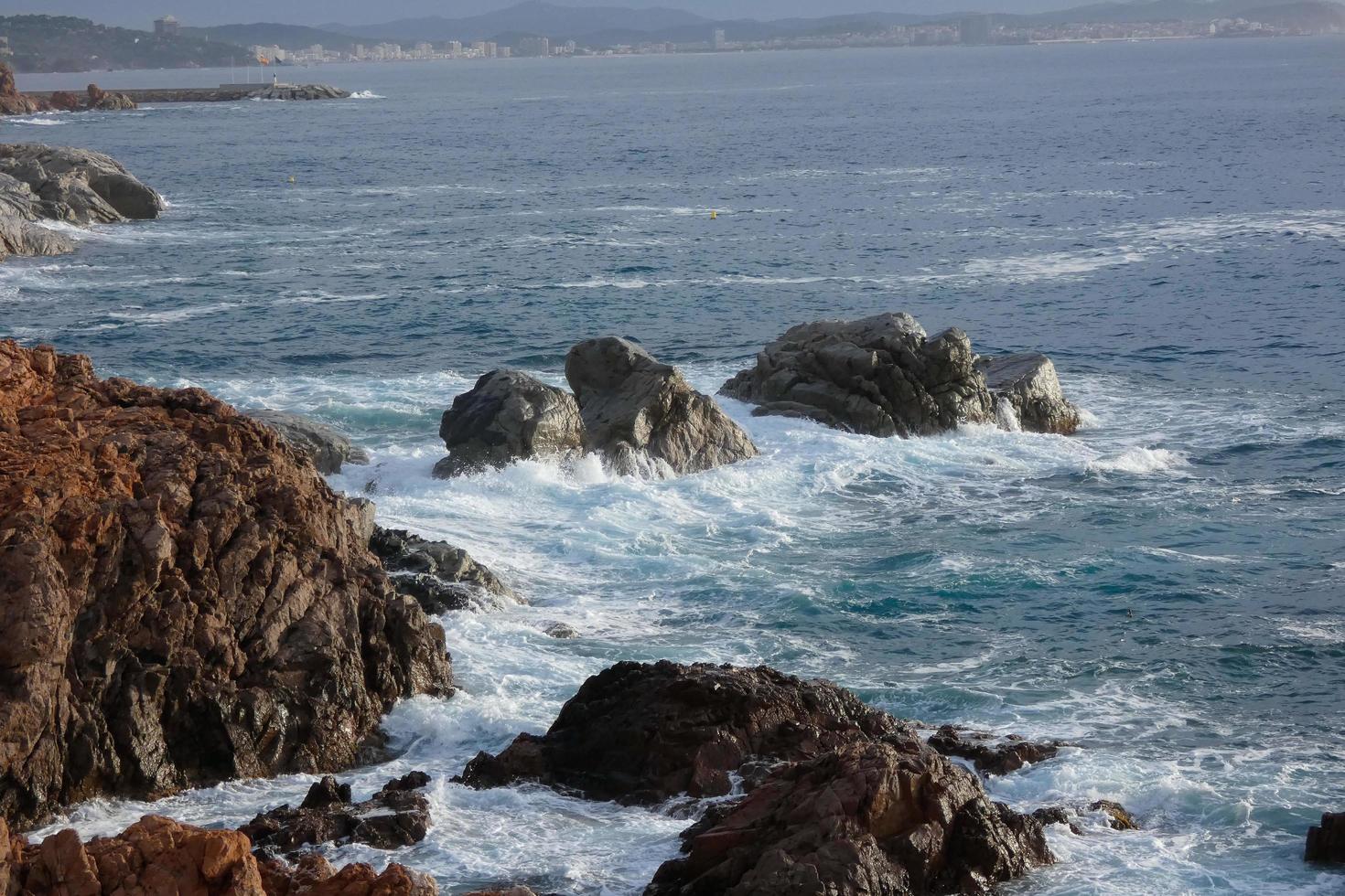 costa brava catalana, escarpada costa mediterránea en el norte de cataluña, españa foto