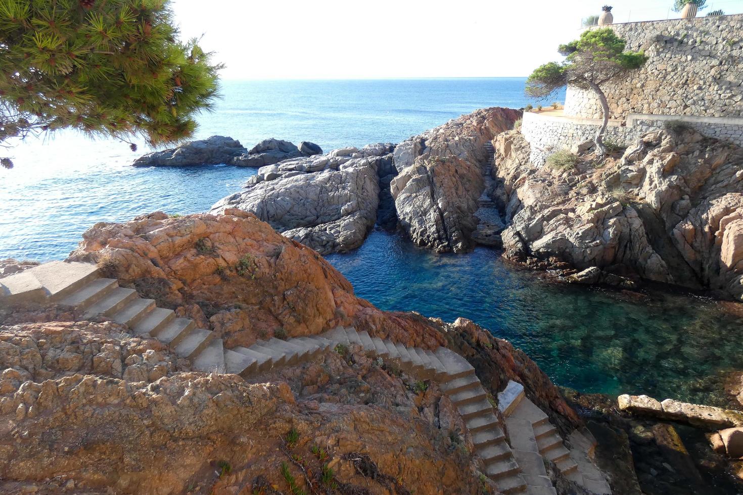 costa brava catalana, escarpada costa mediterránea en el norte de cataluña, españa foto
