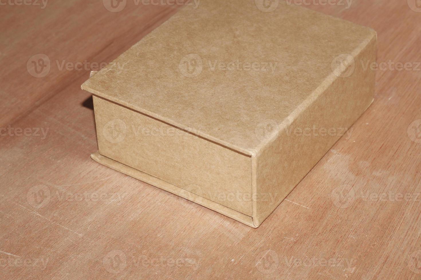 Brown paper box on wooden background mockup top view photo