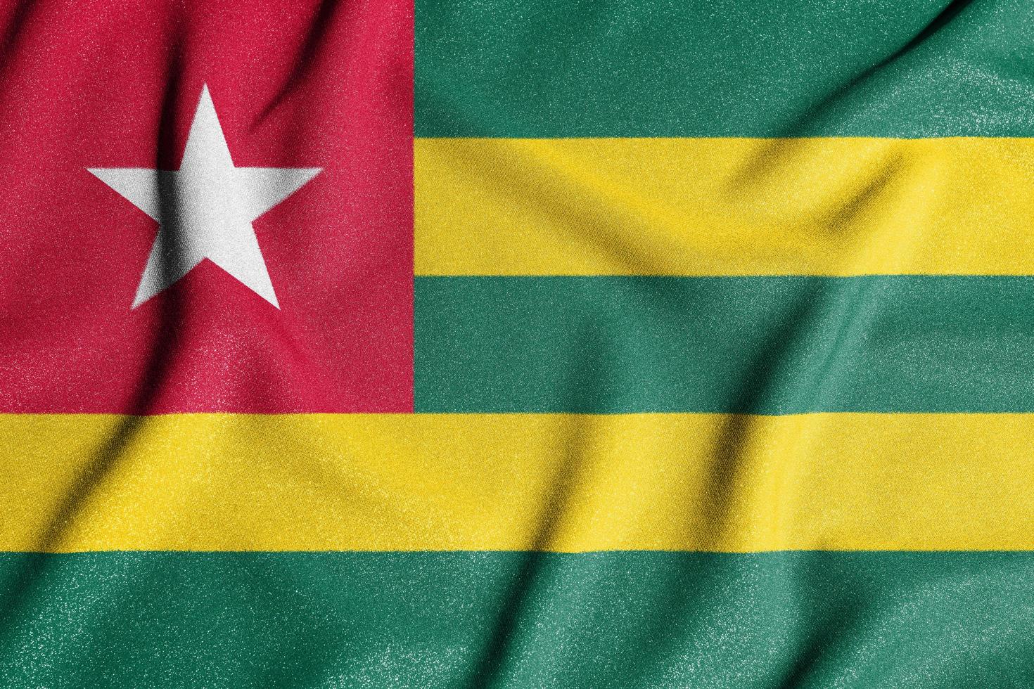 bandera nacional de togo. el principal símbolo de un país independiente. bandera de togo un atributo del gran tamaño de un estado democrático. foto