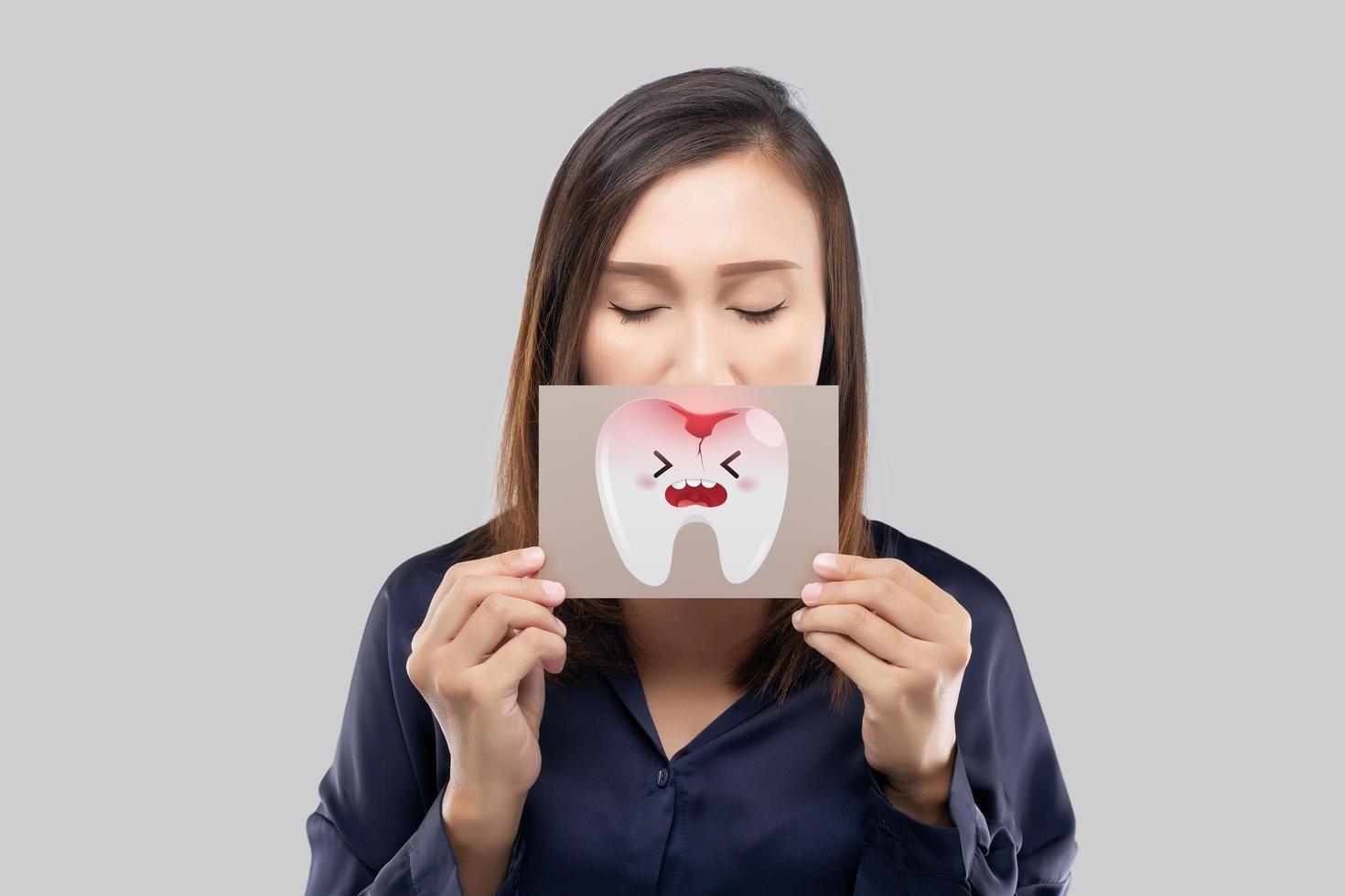 mujer asiática diente cariado foto