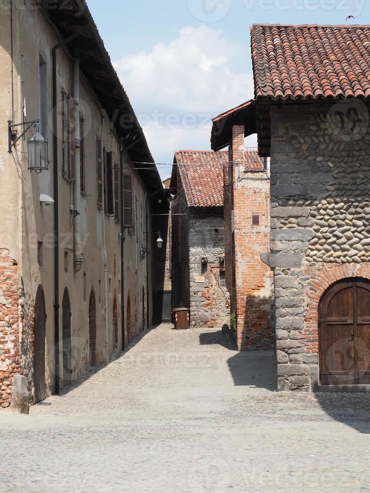 villa medieval de ricetto en candelo foto