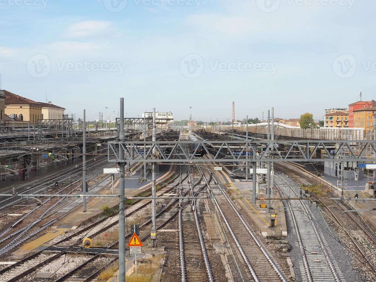 estación de tren central de bolonia foto