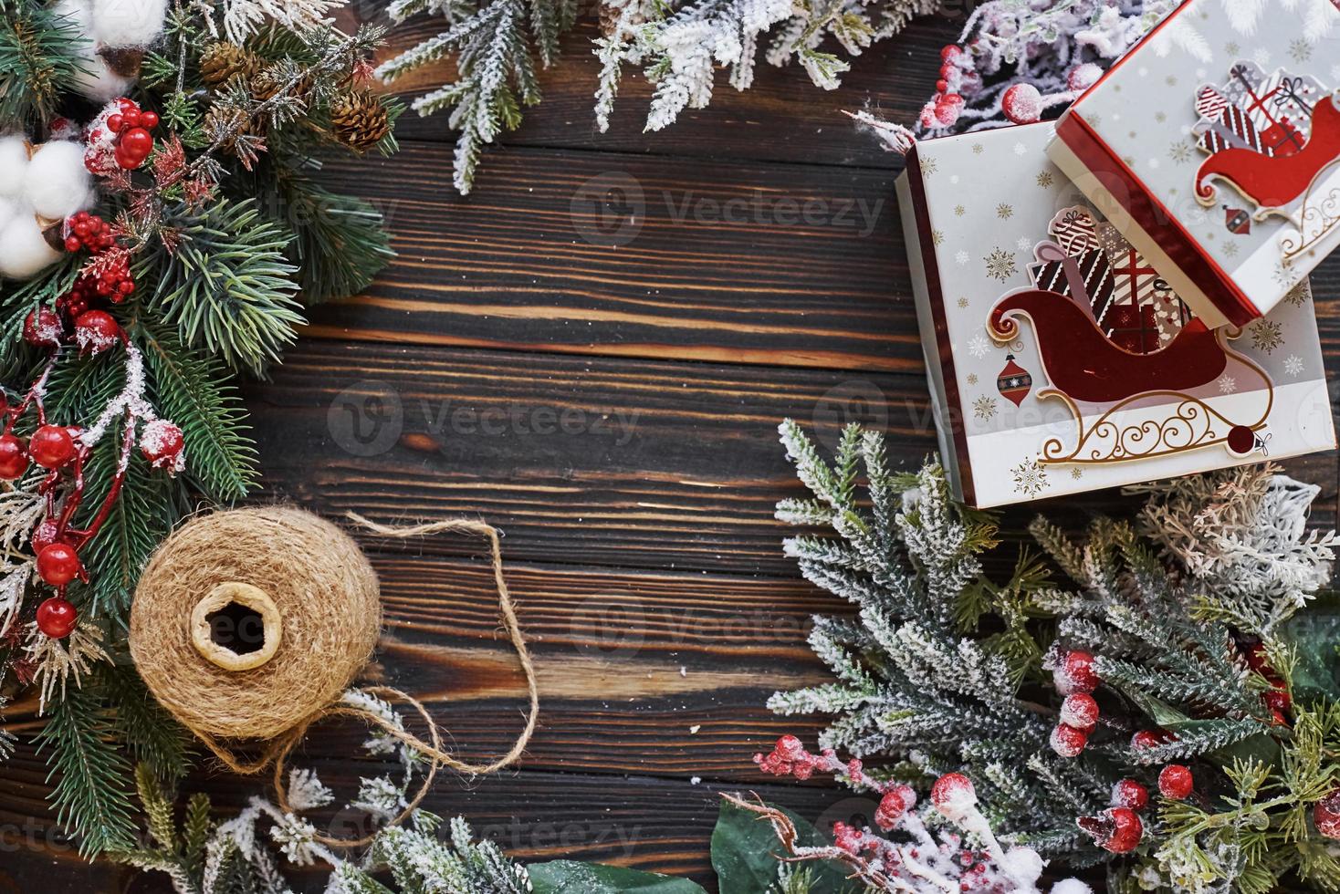 vista superior del marco festivo de navidad con decoraciones de año nuevo foto