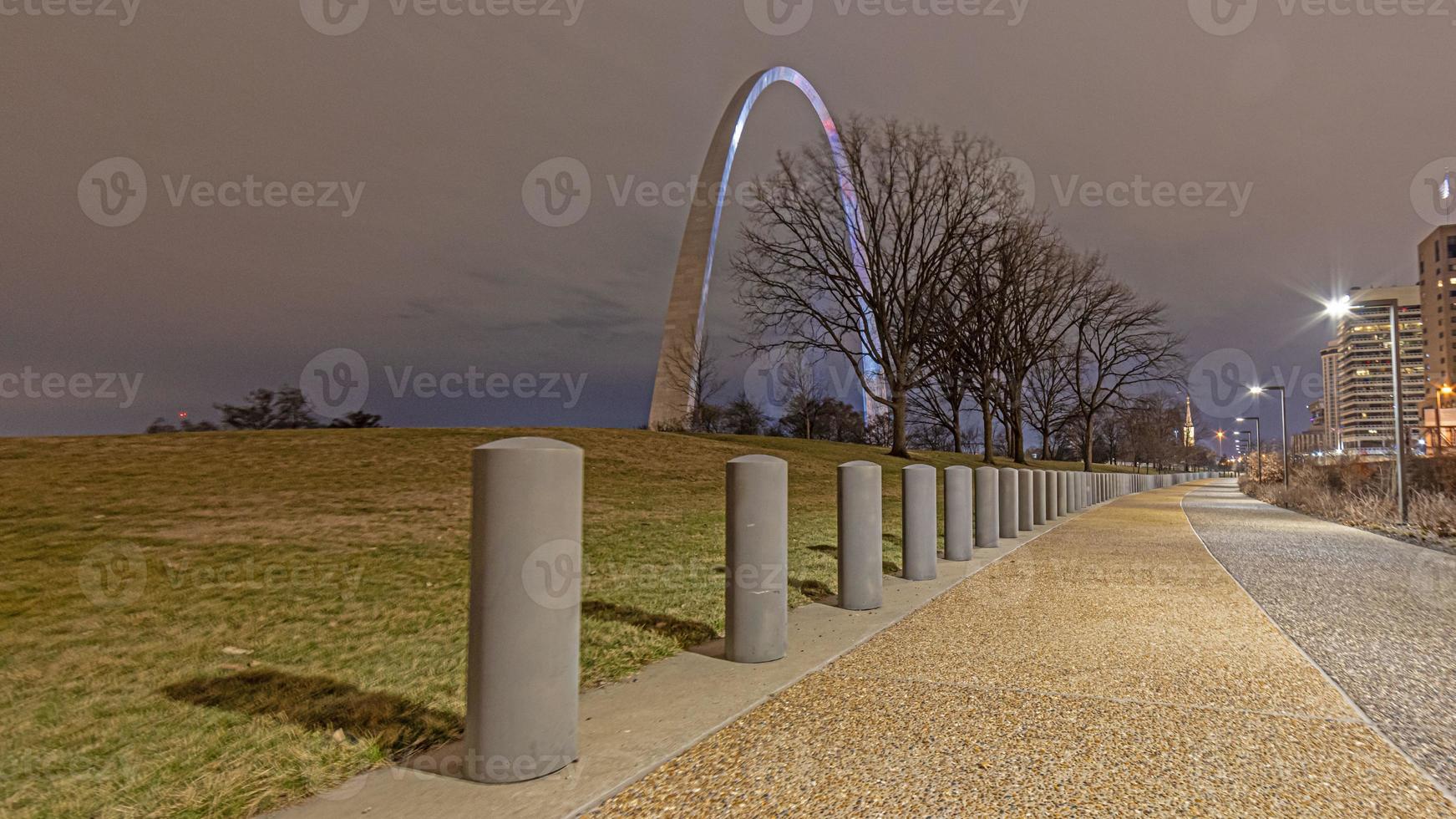 View of the Gateway Arch in St. Louis from Gateway Park at night photo