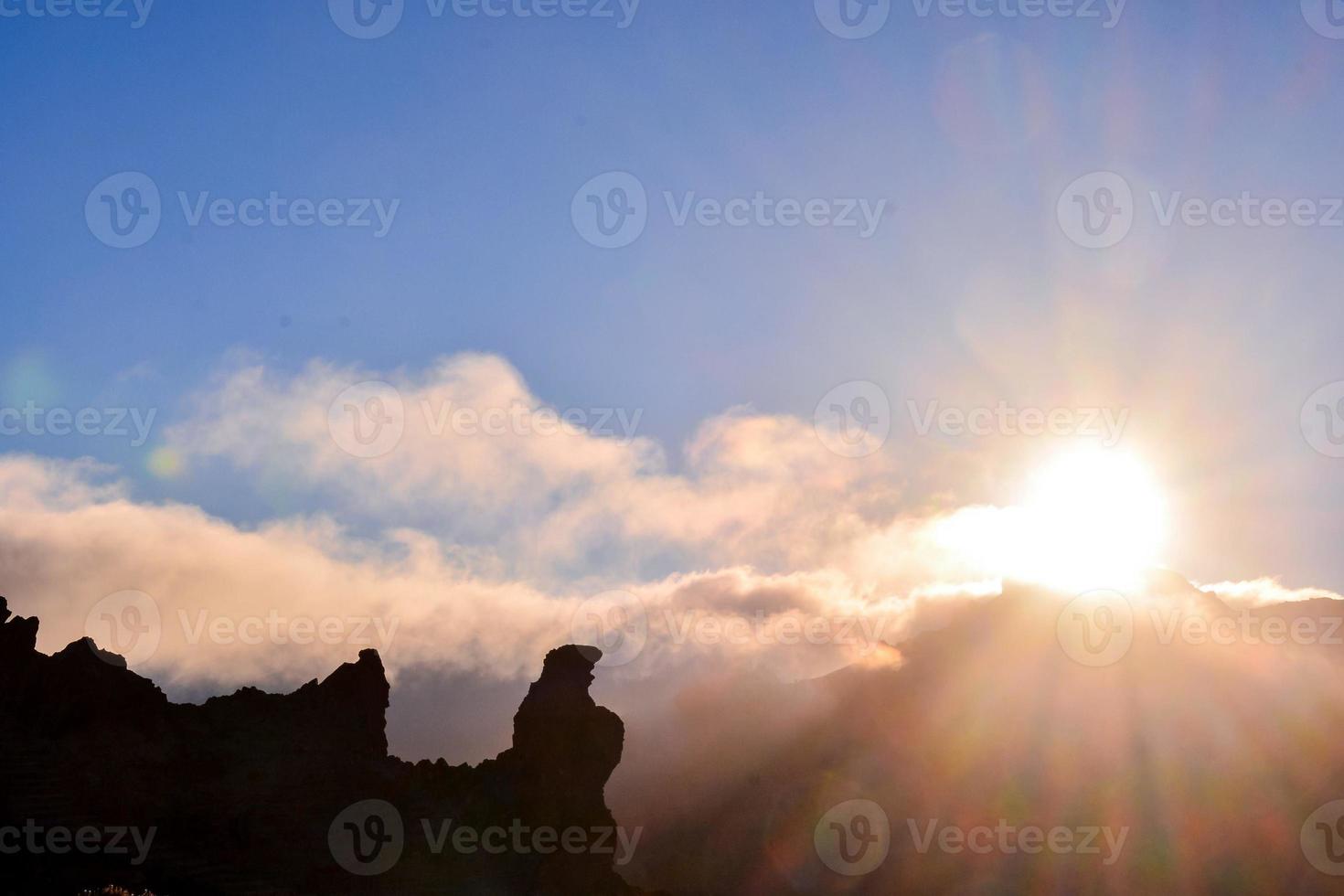 sol y cielo foto