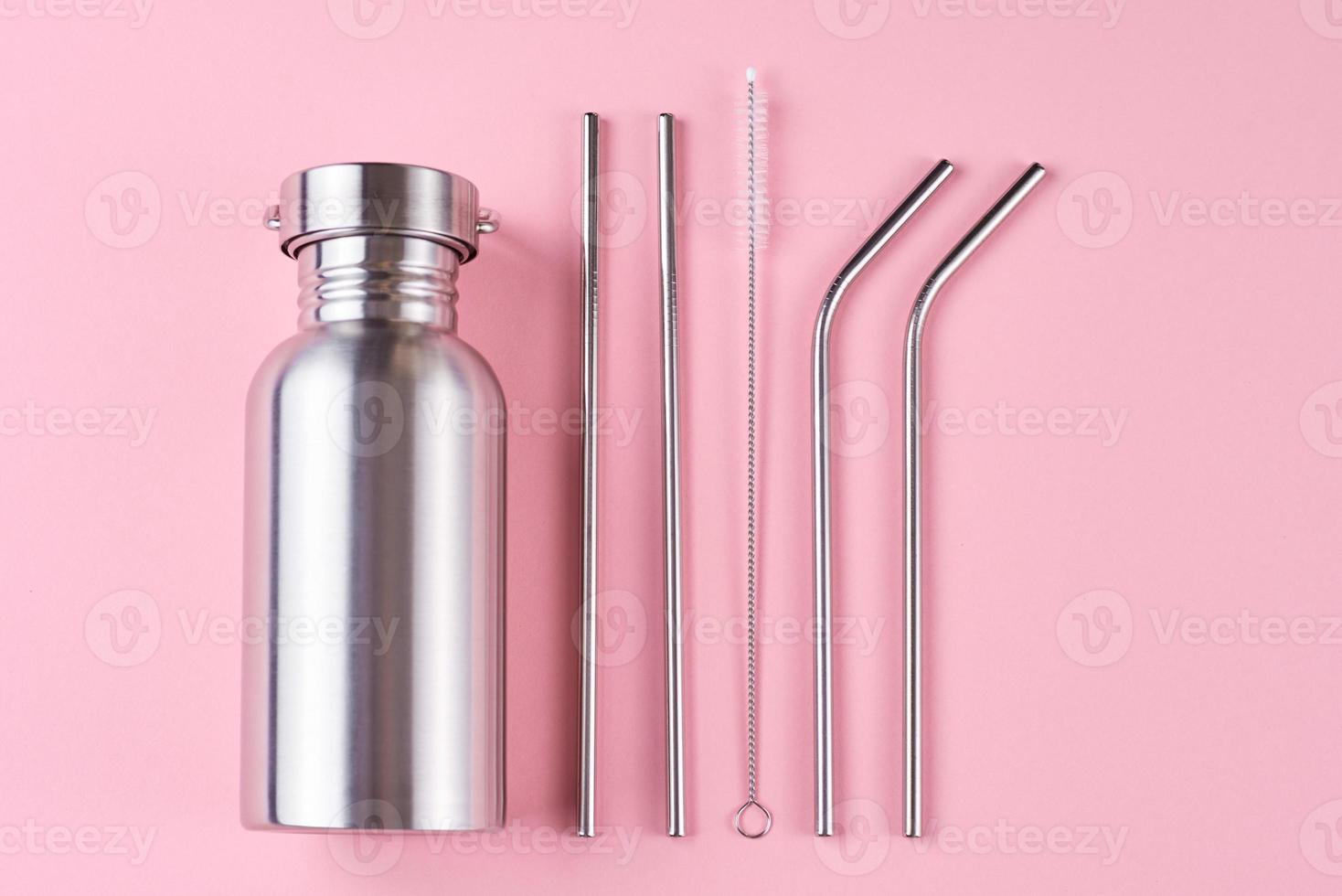 Reusable steel straws and aluminium bottle on pink background 15178631