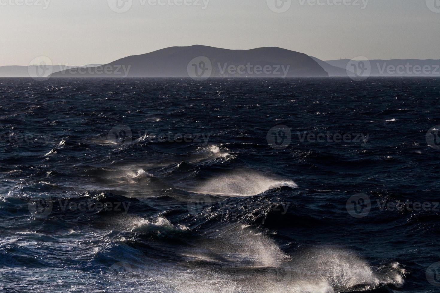 olas en el mar mediterraneo foto