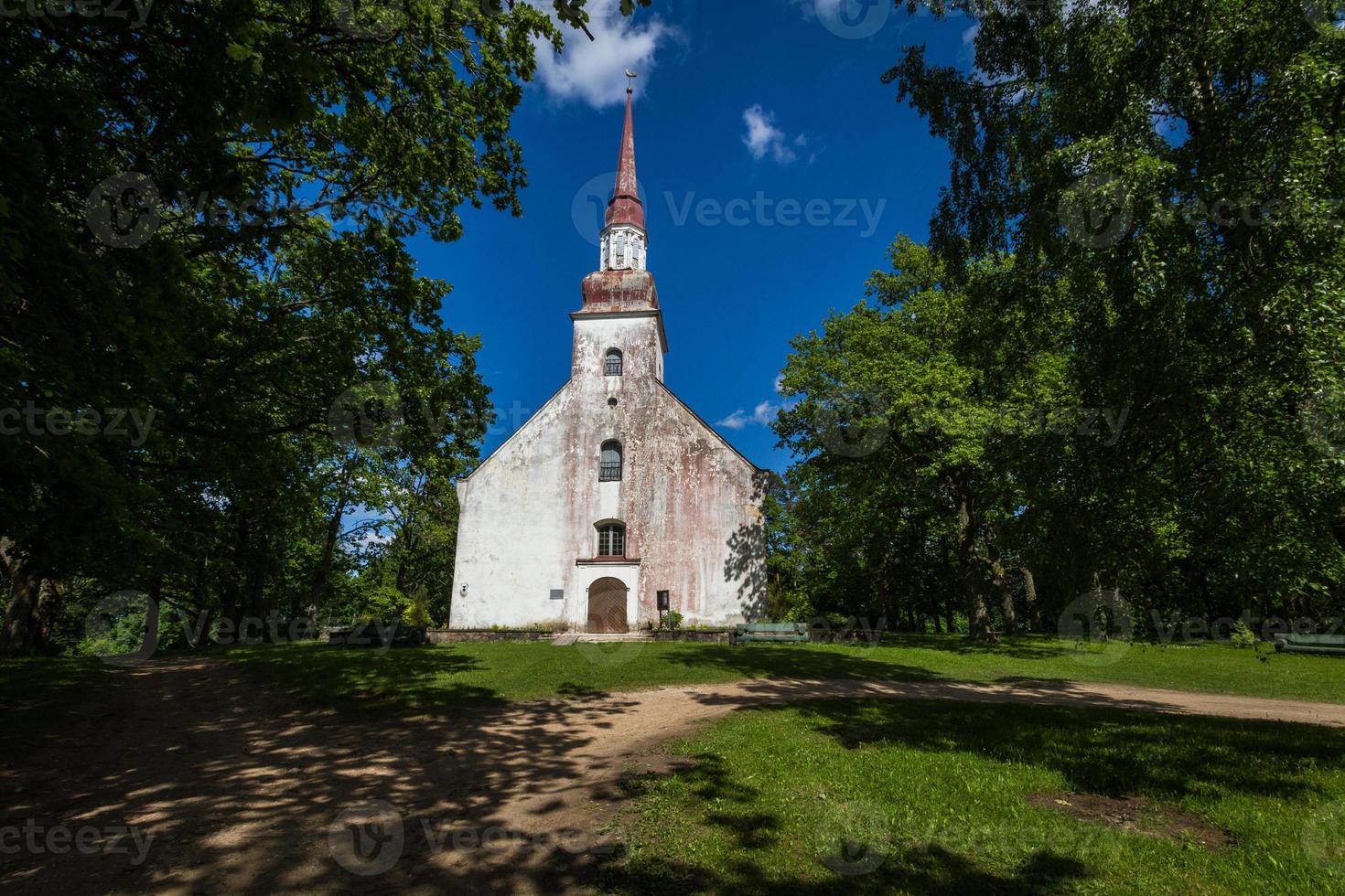 iglesia luterana en verano foto