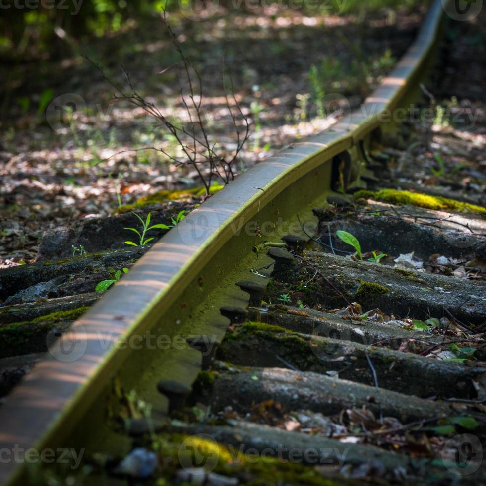viejos vagones y vías de tren foto
