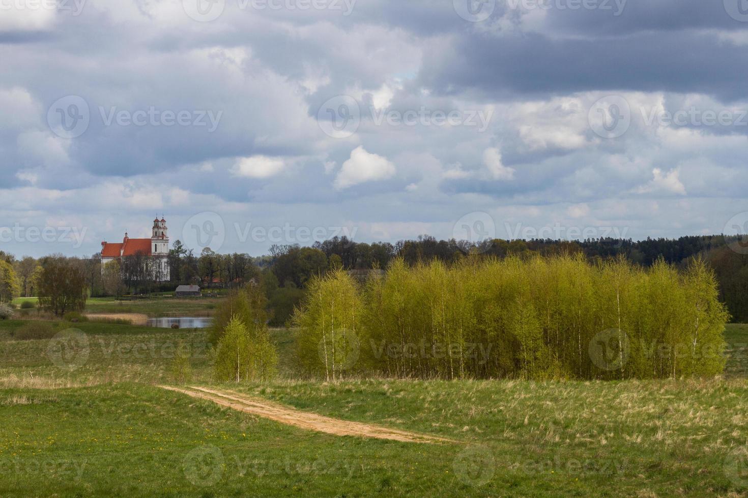 paisajes de la campiña de lituania en primavera foto