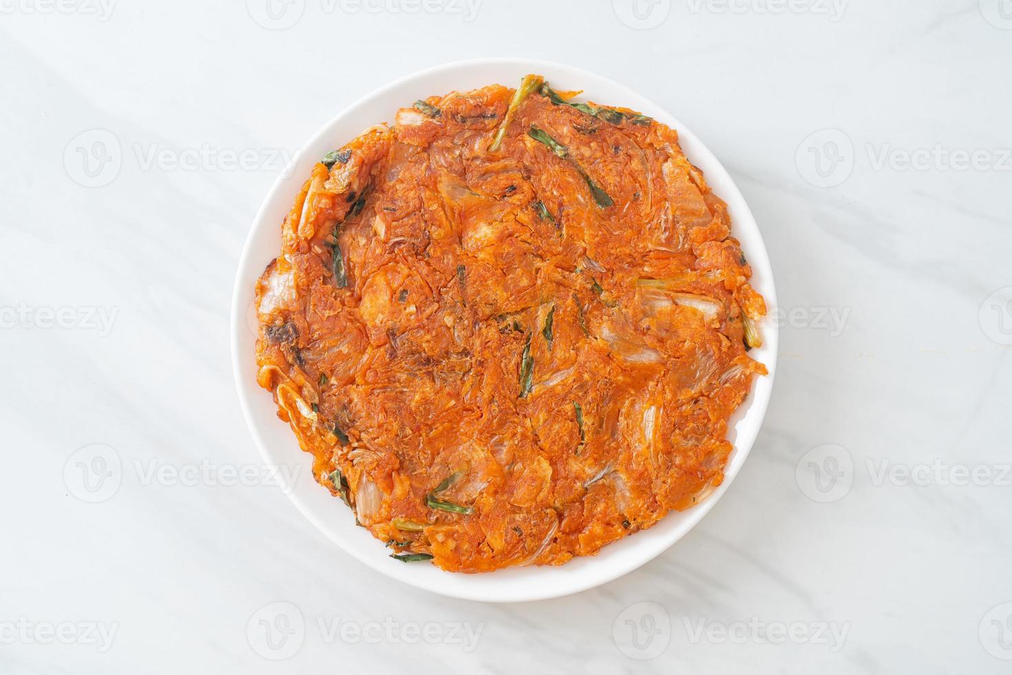 panqueque de kimchi coreano o kimchijeon foto