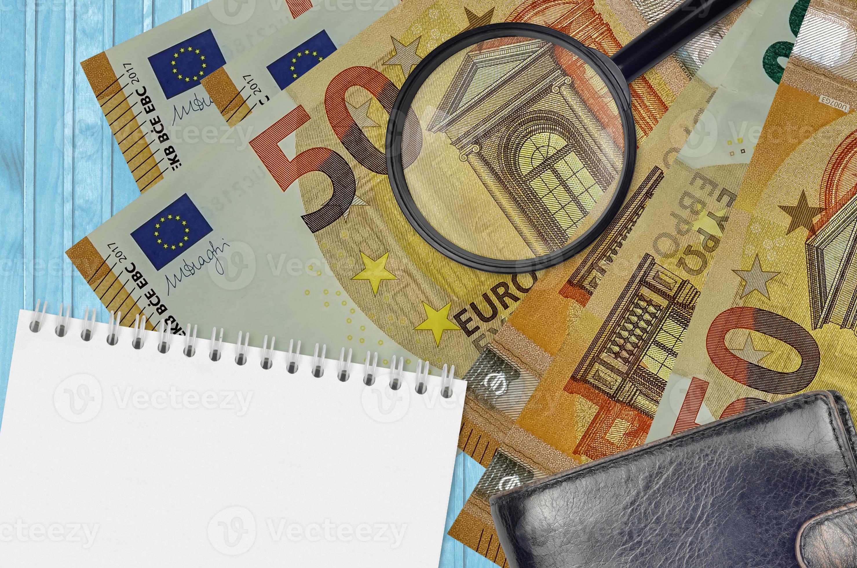 Billetes De 50 Euros Y Lupa Con Monedero Negro Y Bloc De Notas billetes-de-50-euros-y-lupa-con-monedero-negro-y-bloc-de-notas