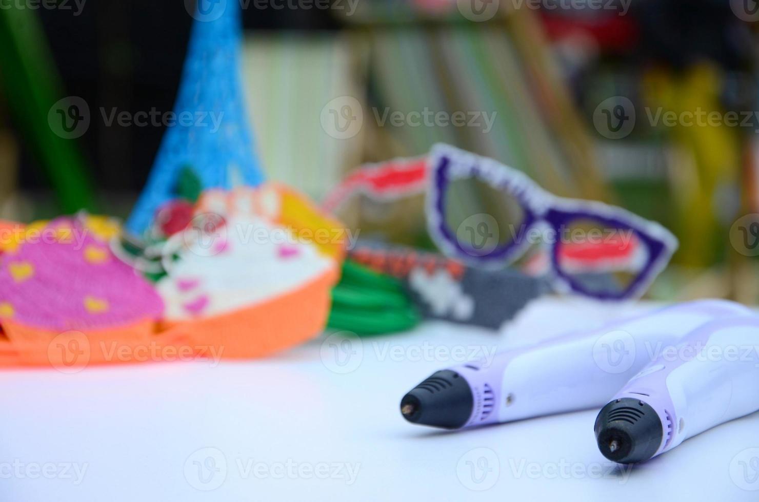 3d handle pen and 3d painting figures in concept of andmade STEM education photo