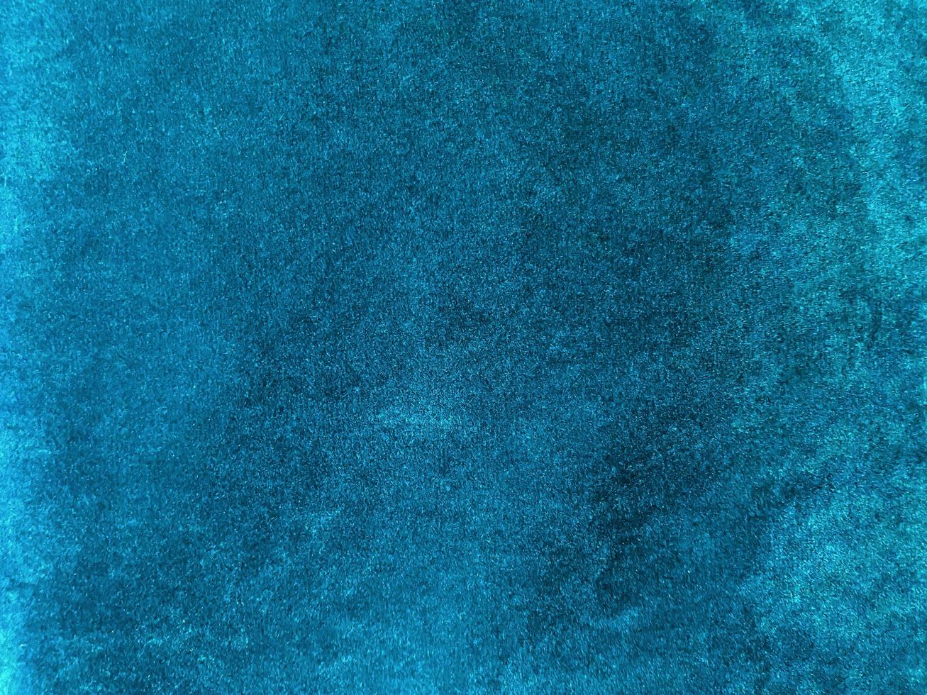 Vải nền xanh đậm được đan thành kiểu lông thú biển mang đến sự sang trọng và hiện đại cho bất kỳ không gian nào. Tông màu xanh đậm kết hợp cùng chất liệu lông thú đem lại sự bí ẩn và quyến rũ như những cánh hoa quyến rũ dưới đáy biển.