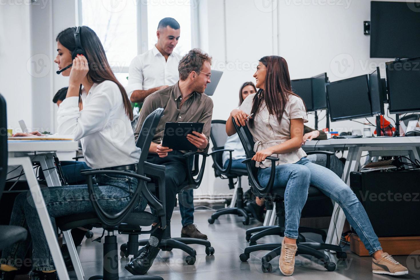 Why Caring For The Community Is Everyone's Business - Aon thumbnail