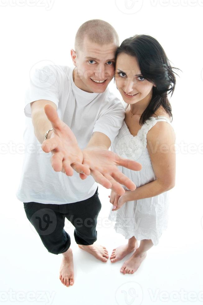 encantadora pareja en blanco foto