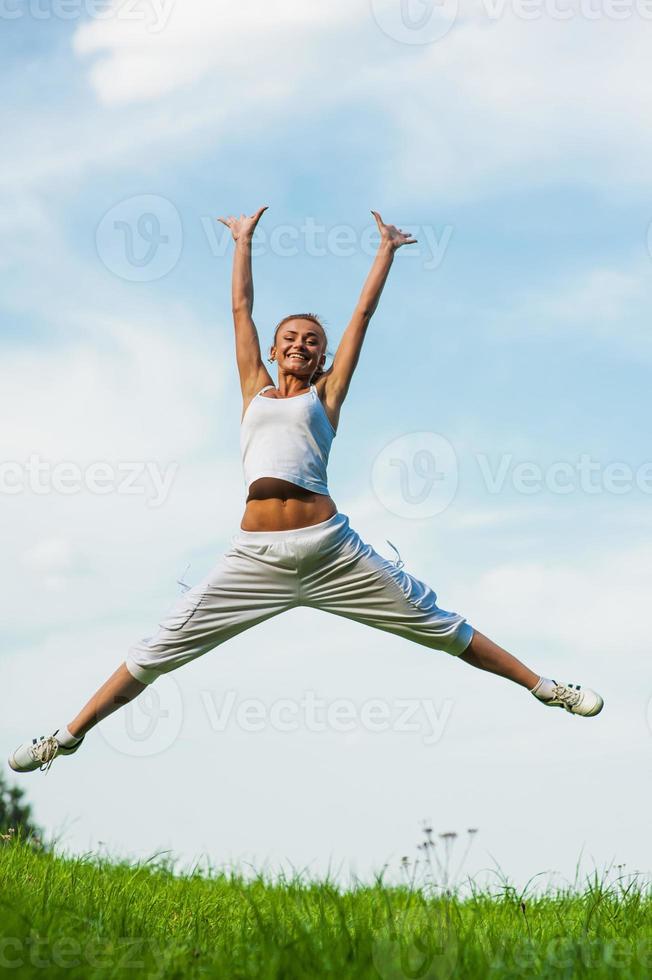 mujer haciendo fitness foto