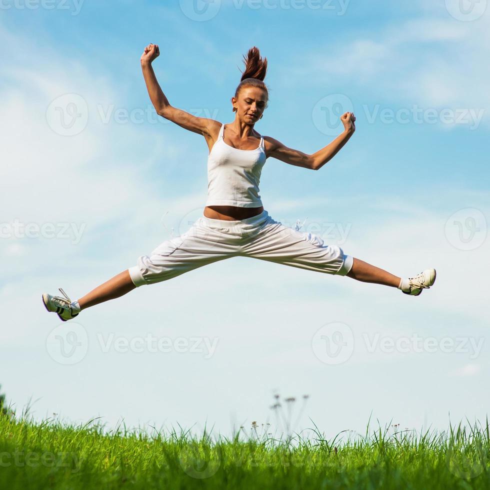 mujer haciendo fitness foto