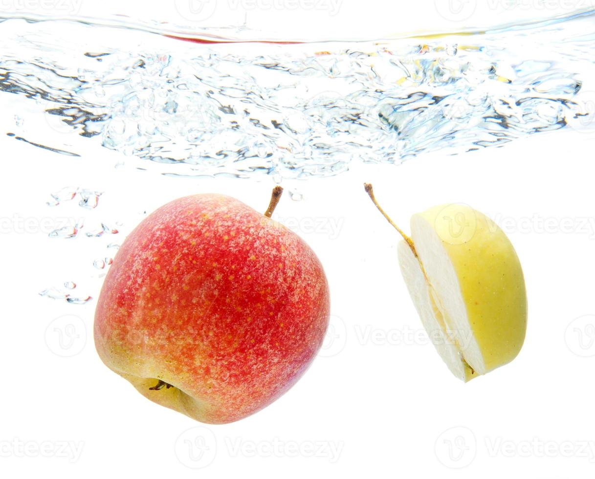 manzana en agua foto