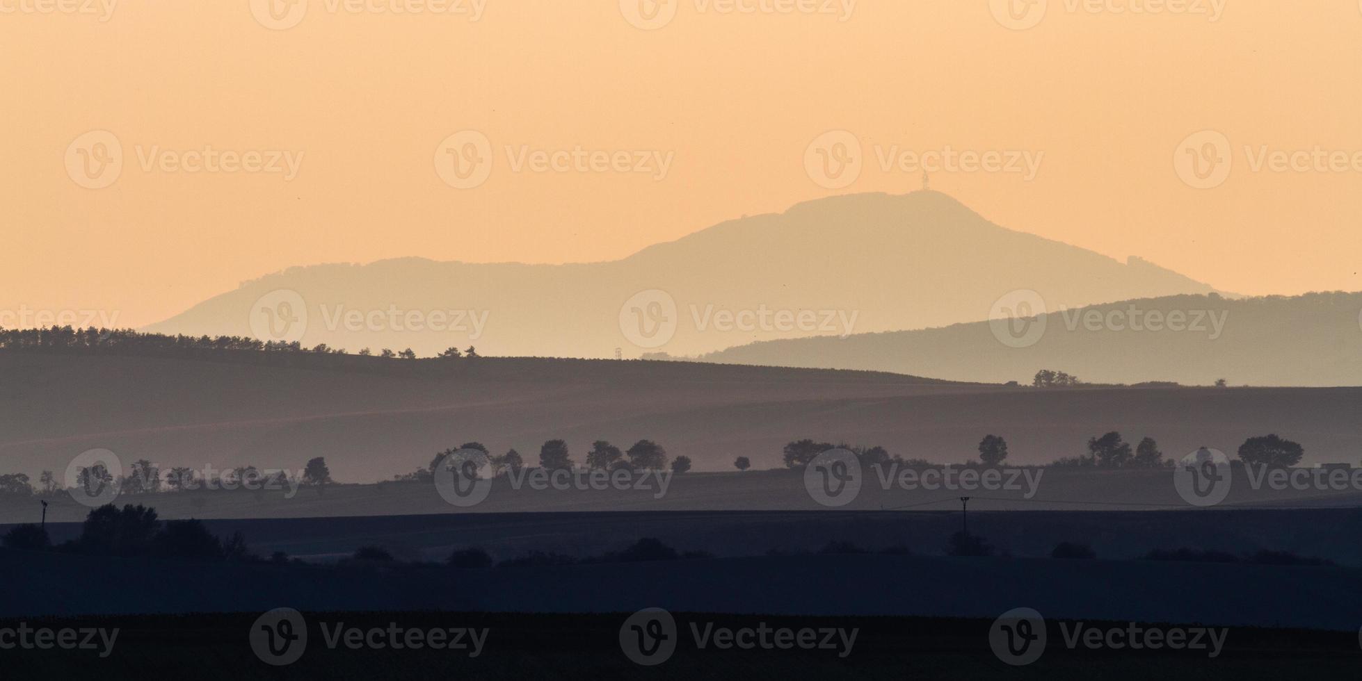 paisaje otoñal en los campos de moravia foto