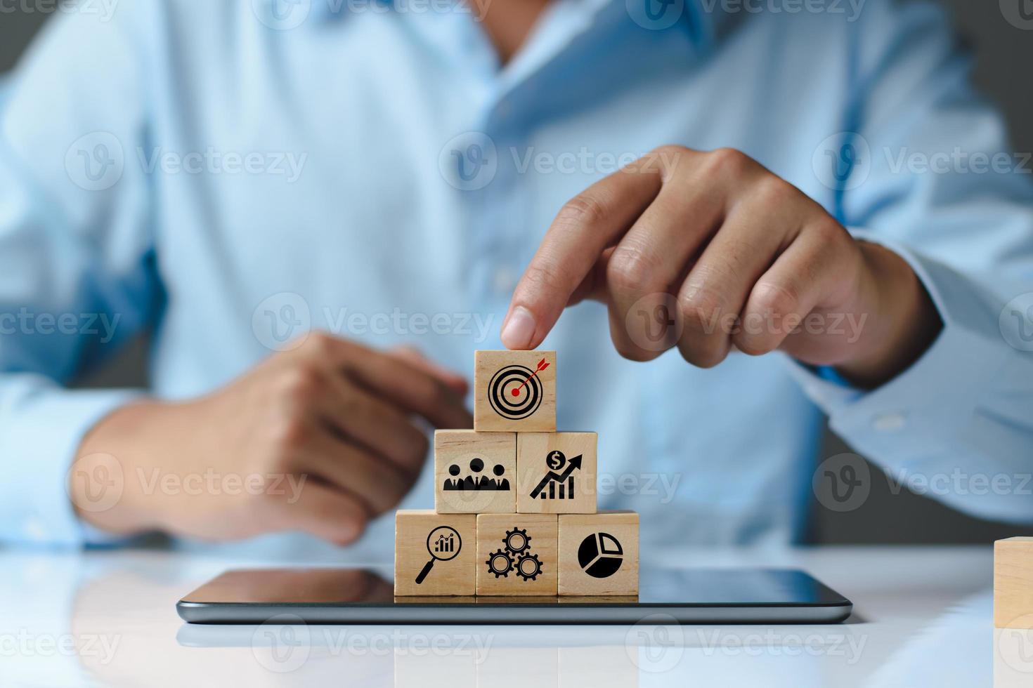 Business success goals Concept. Business man planning business operations. set business goals, use wooden blocks to plan, set goals for future success, use wooden blocks to create ideas, set target. photo