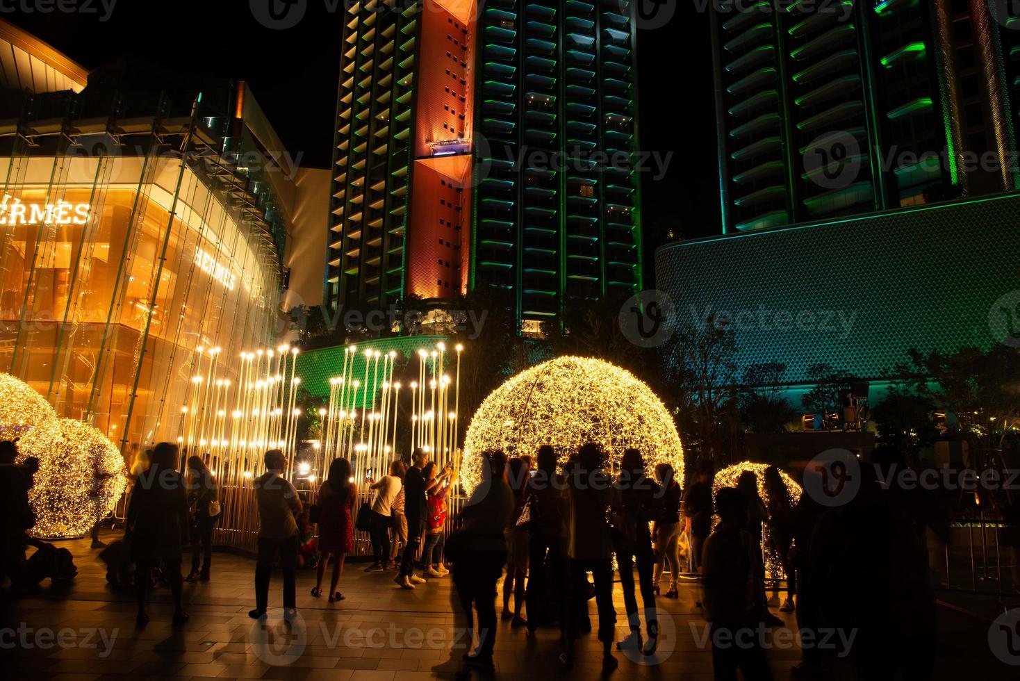 The Oakley Store in the ICON SIAM Shopping Mall. Editorial Stock Photo -  Image of accessories, commercial: 144751573