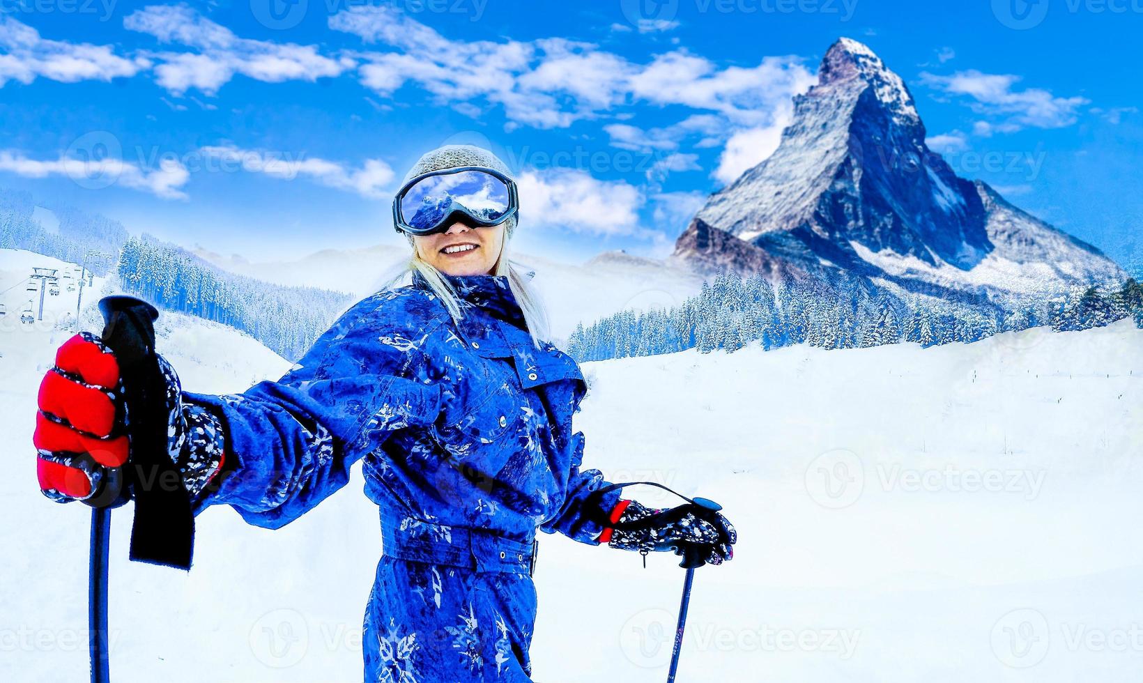 chica de esquí en la nieve en un día soleado en las montañas. esquí en temporada de invierno, las cimas de las montañas nevadas en un día soleado. tirol del sur foto