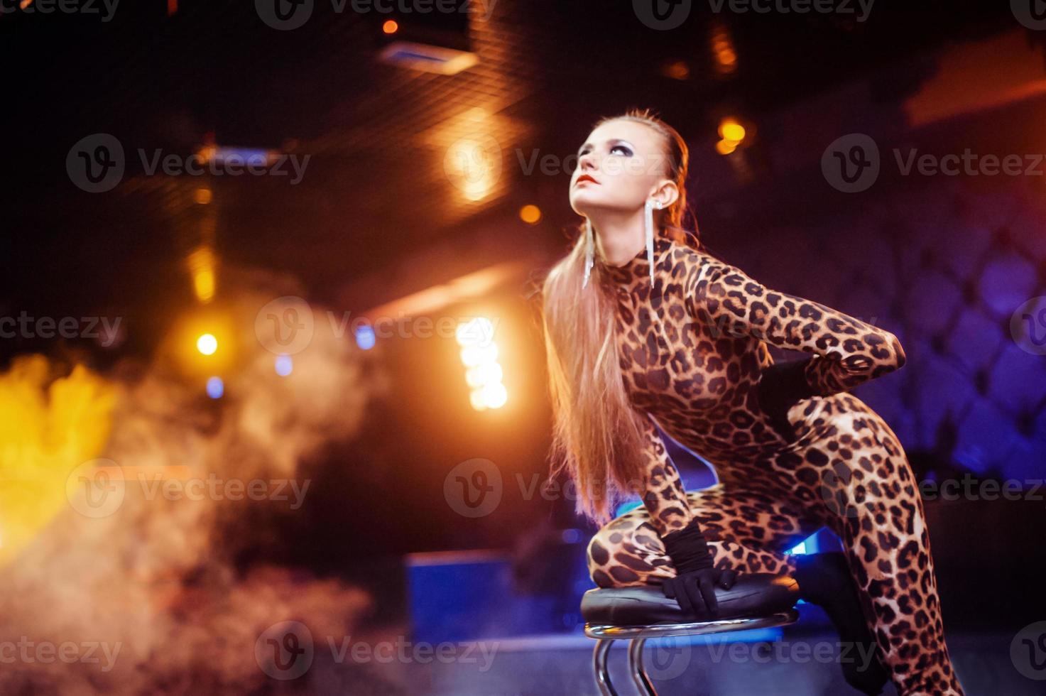 sexy girls in club photo