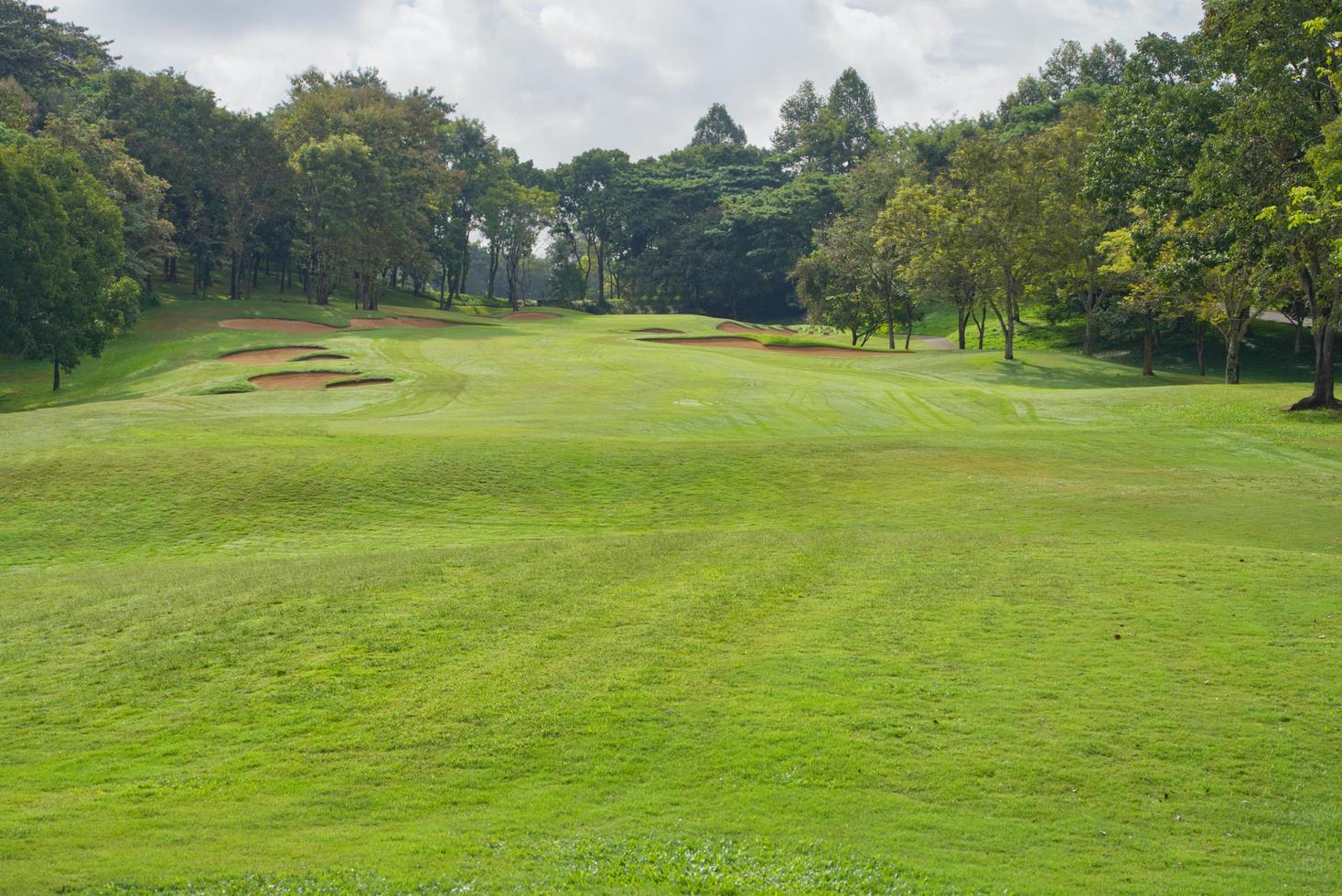 hermosa vista al campo de golf. foto